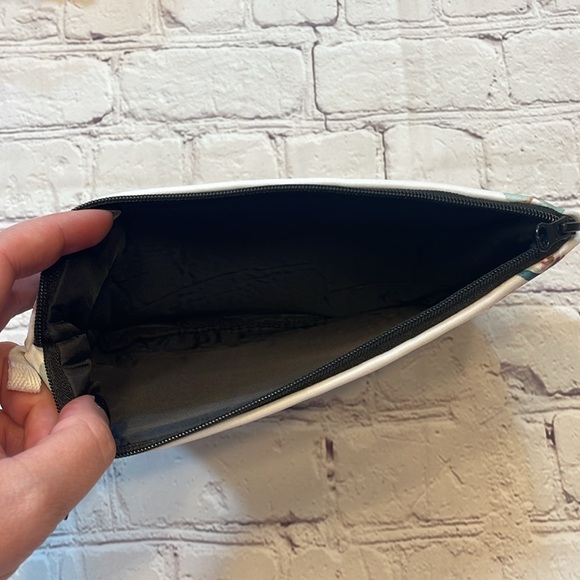 NWOT Team Bride Makeup Floral Bag - Picture 2 of 3